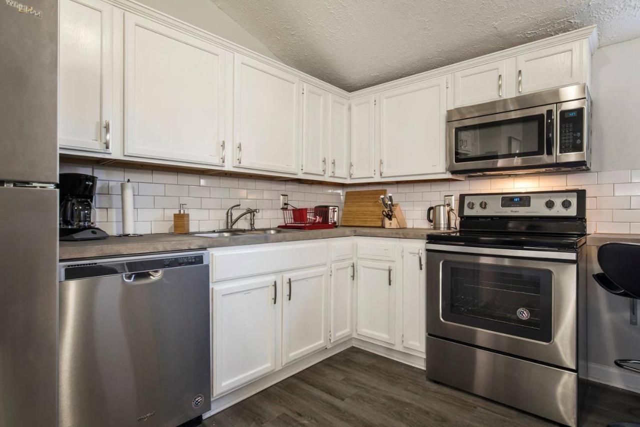 Louisville Dream House 4Br 2Ba By Cozysuites 外观 照片